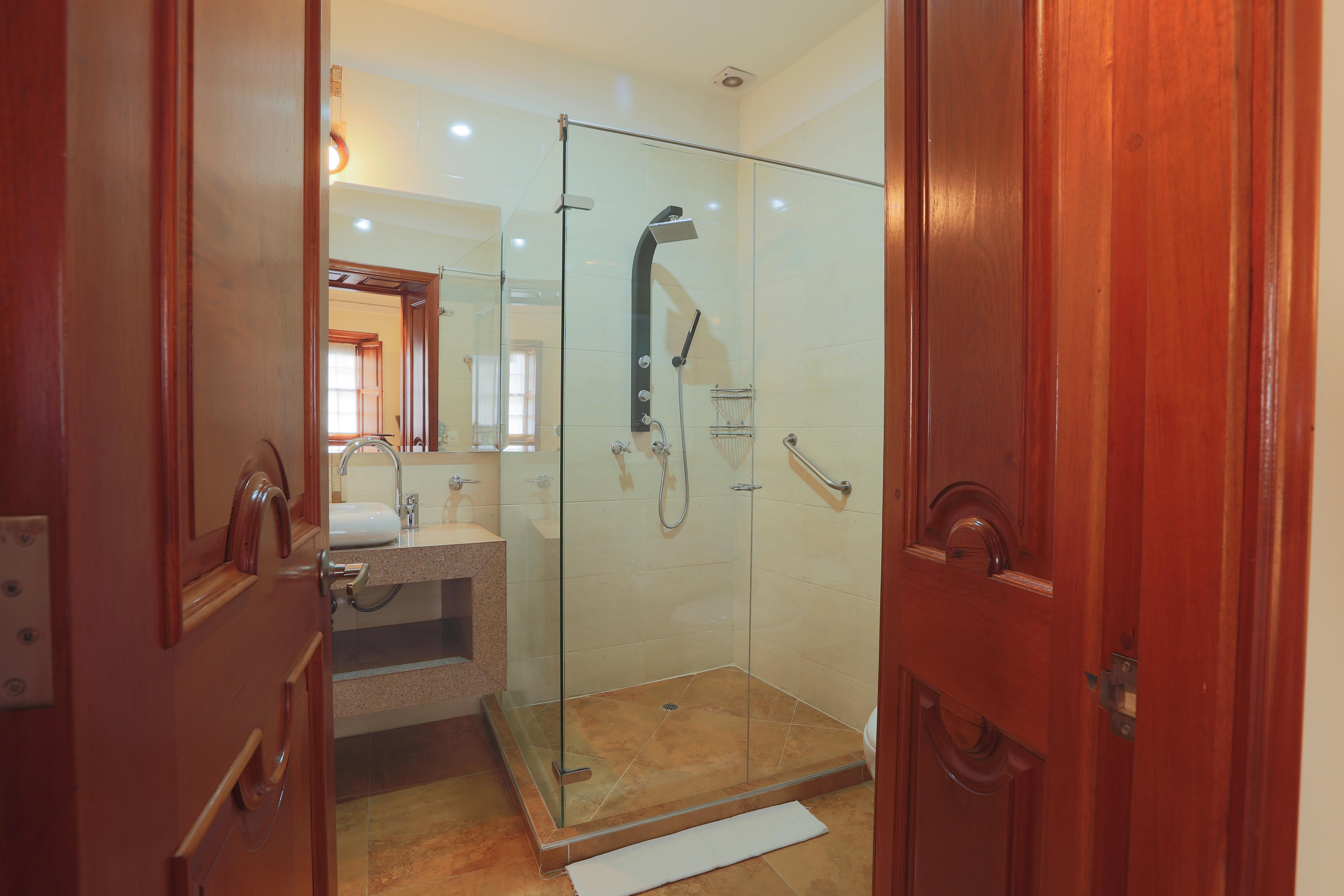 Hotel Santa Lucia Boutique Spa بوغوتا المظهر الخارجي الصورة A shower cubicle
