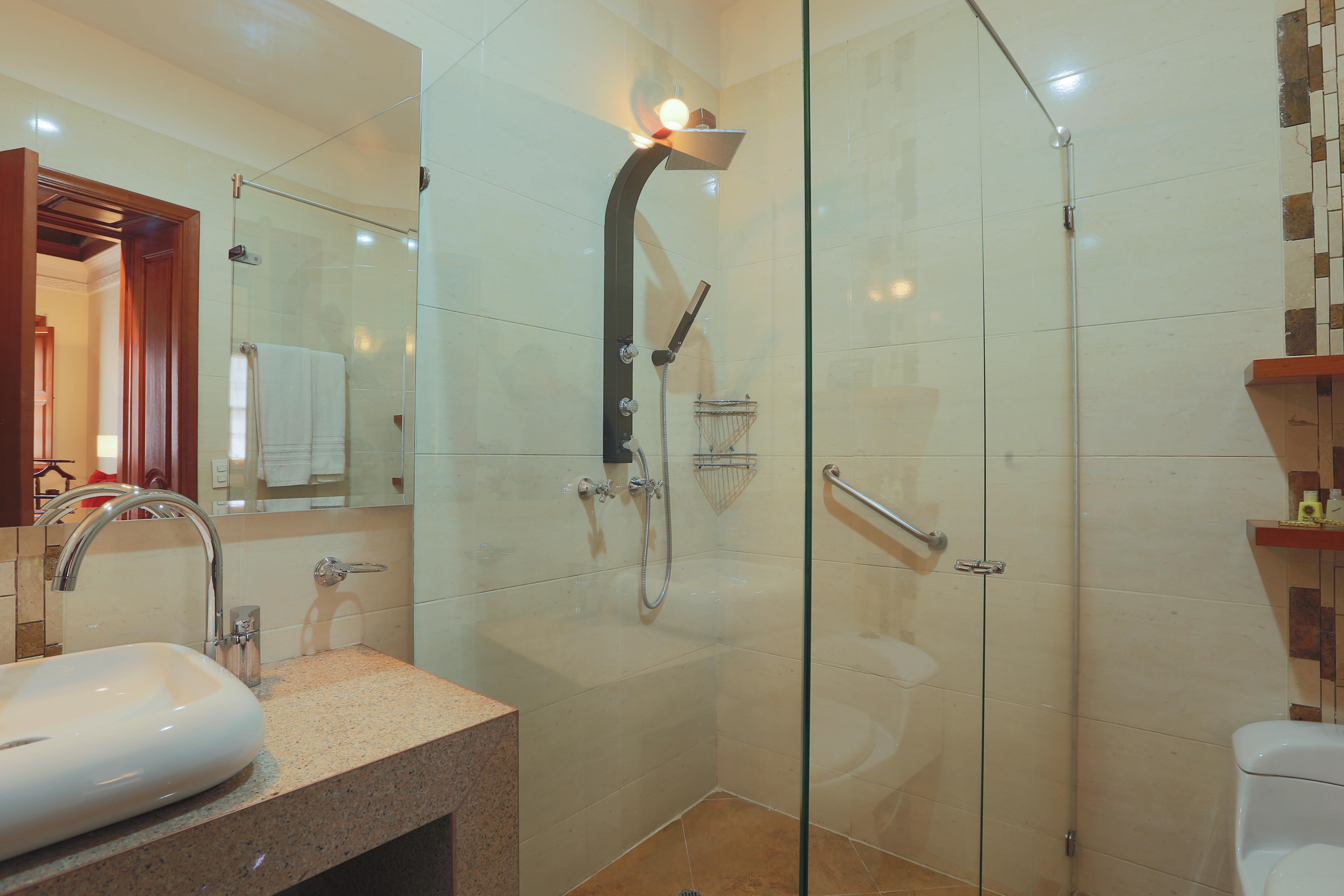 Hotel Santa Lucia Boutique Spa بوغوتا المظهر الخارجي الصورة A shower enclosure