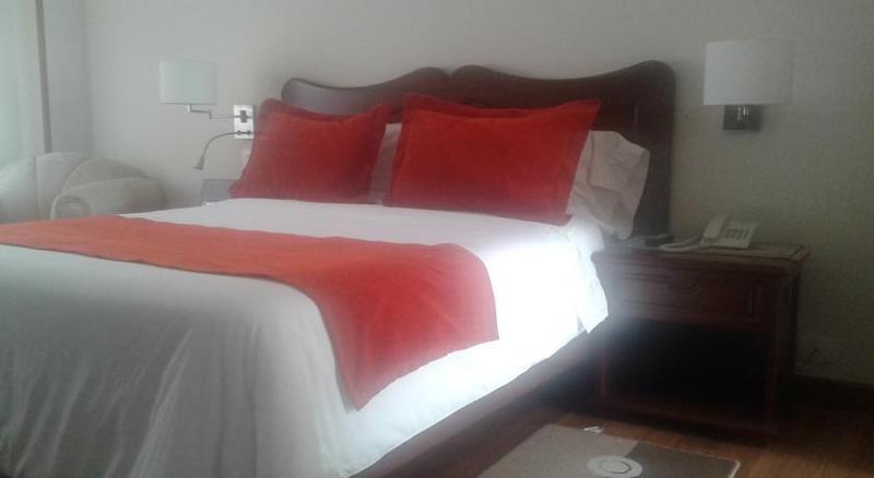 Hotel Santa Lucia Boutique Spa بوغوتا المظهر الخارجي الصورة A bed with a duvet cover