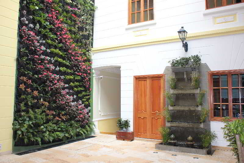 Hotel Santa Lucia Boutique Spa بوغوتا المظهر الخارجي الصورة Vertical garden in a courtyard