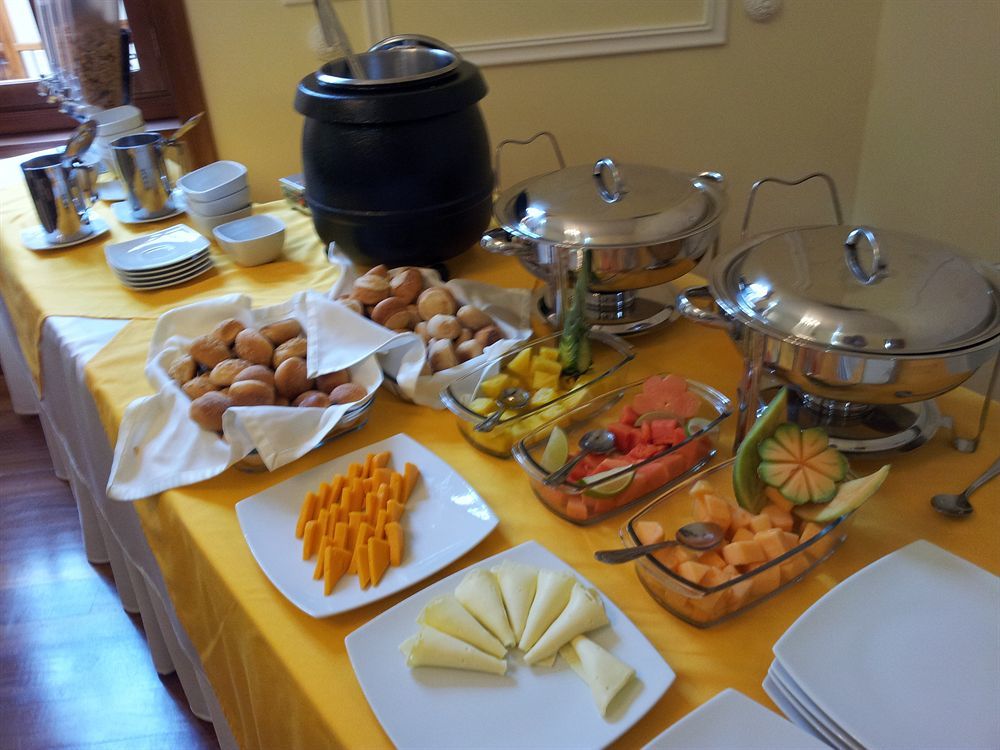 Hotel Santa Lucia Boutique Spa بوغوتا المظهر الخارجي الصورة A buffet