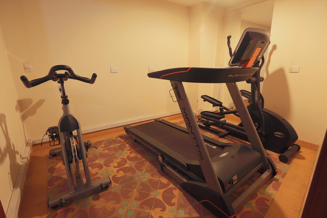 Hotel Santa Lucia Boutique Spa بوغوتا المظهر الخارجي الصورة A treadmill, stationary bicycle and recumbent bicycle