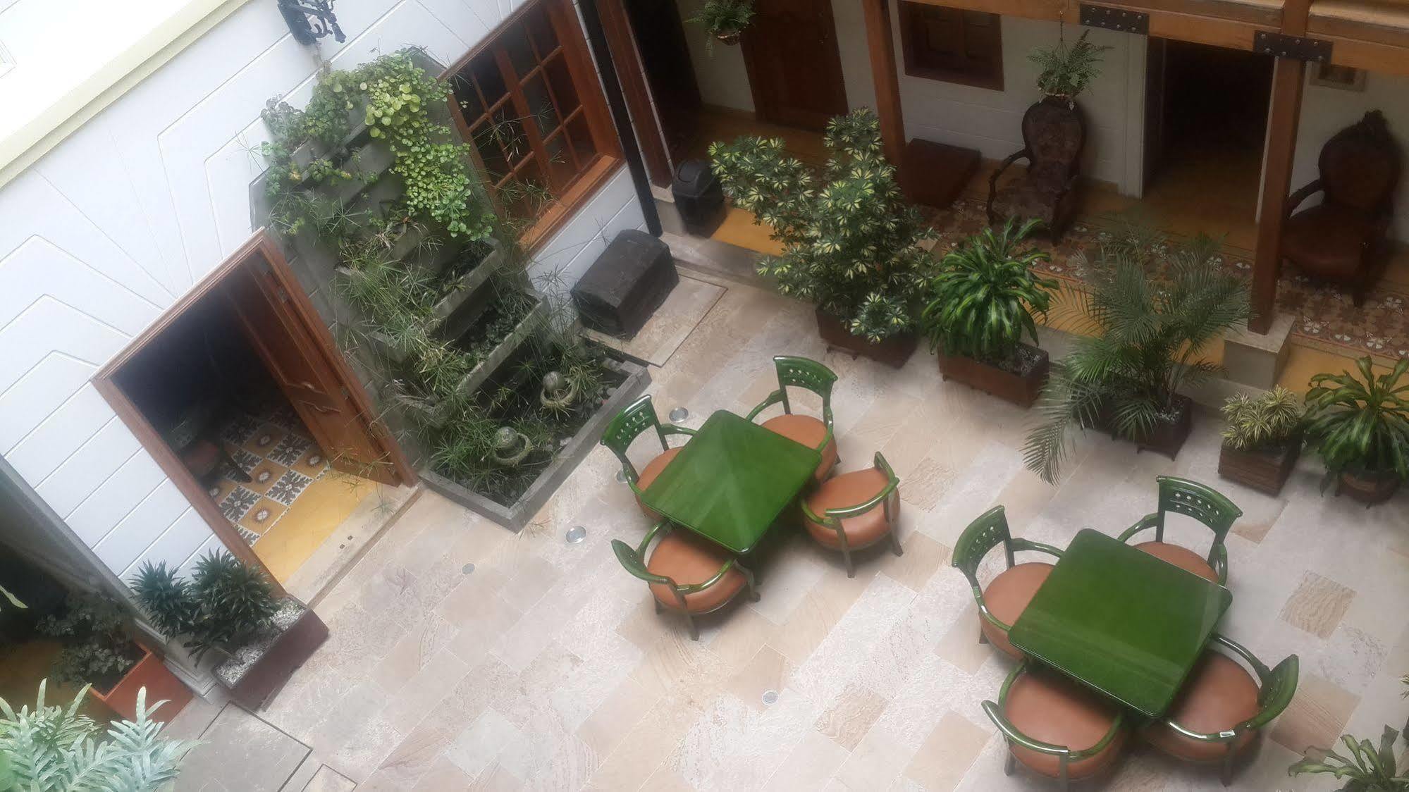 Hotel Santa Lucia Boutique Spa بوغوتا المظهر الخارجي الصورة The courtyard of the hotel